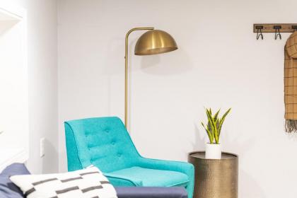 Cozy and Comfy 1BR Condo in Logan Square! - image 15