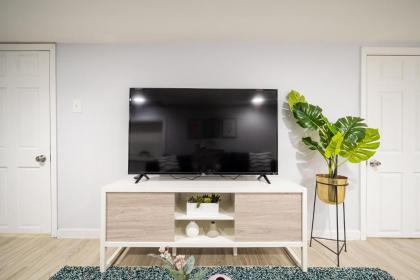 Cozy and Comfy 1BR Condo in Logan Square! - image 17