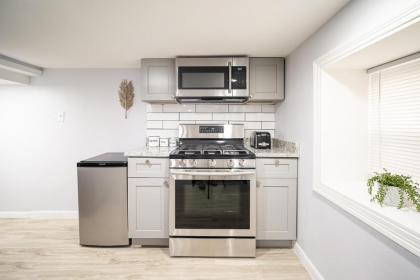 Cozy and Comfy 1BR Condo in Logan Square! - image 4