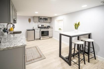 Cozy and Comfy 1BR Condo in Logan Square! - image 5