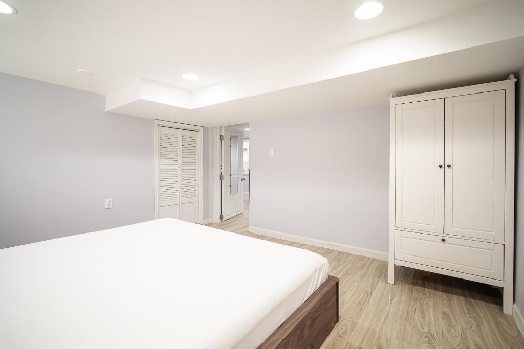Cozy and Comfy 1BR Condo in Logan Square! - image 7