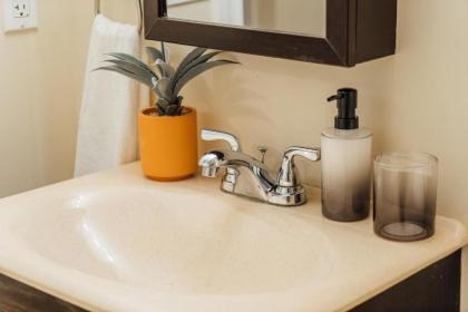 Lowest Rates! Spacious Duplex with Free Parking! - image 10