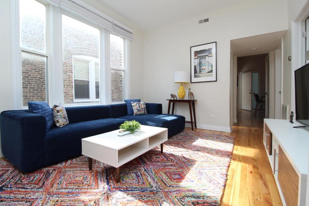 Updated Wicker Park 2BR with W&D by Zencity - main image