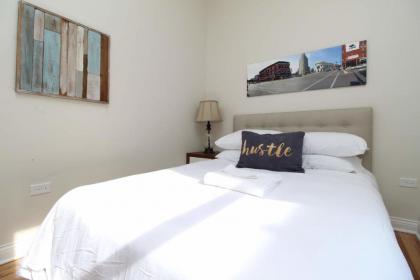 Updated Wicker Park 2BR with W&D by Zencity - image 10