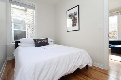 Updated Wicker Park 2BR with W&D by Zencity - image 11