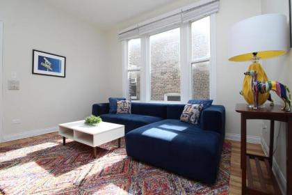 Updated Wicker Park 2BR with W&D by Zencity - image 12
