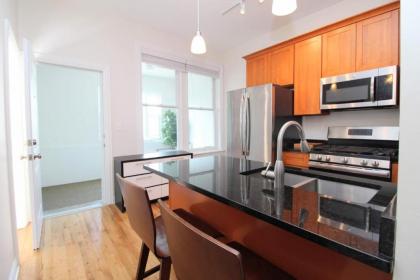 Updated Wicker Park 2BR with W&D by Zencity - image 2
