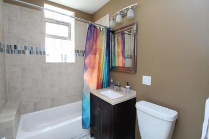 Updated Wicker Park 2BR with W&D by Zencity - image 3