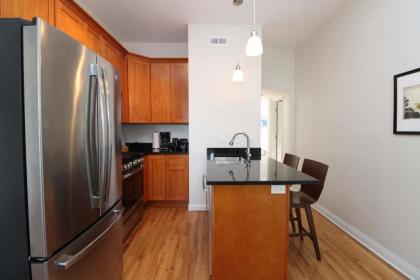 Updated Wicker Park 2BR with W&D by Zencity - image 4