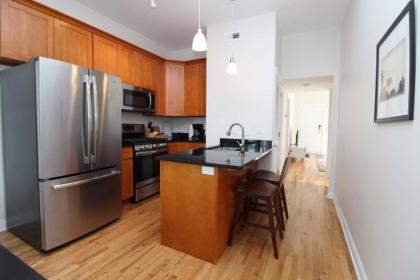 Updated Wicker Park 2BR with W&D by Zencity - image 5
