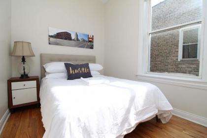 Updated Wicker Park 2BR with W&D by Zencity - image 9