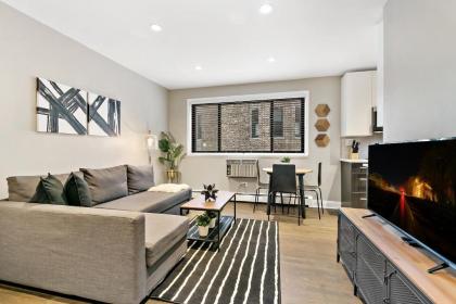 Fun Location Studio Apt near Boystown Best Price! OD8 - image 6