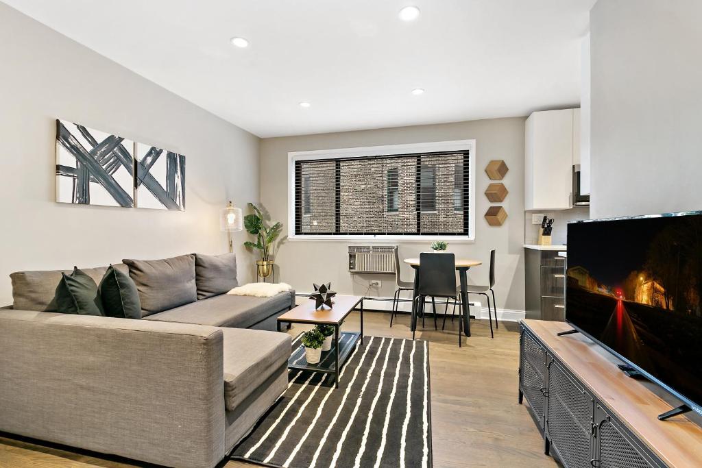 Fun Location Studio Apt near Boystown Best Price! OD8 - image 6