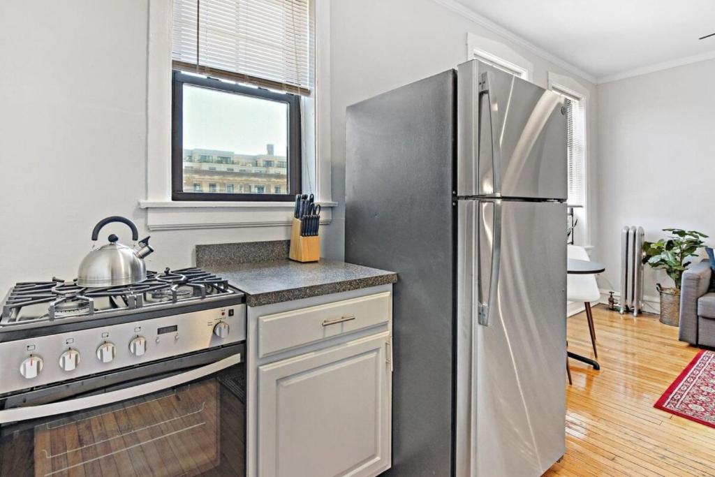 Be as close as you can get! 1BR City Apt - image 6