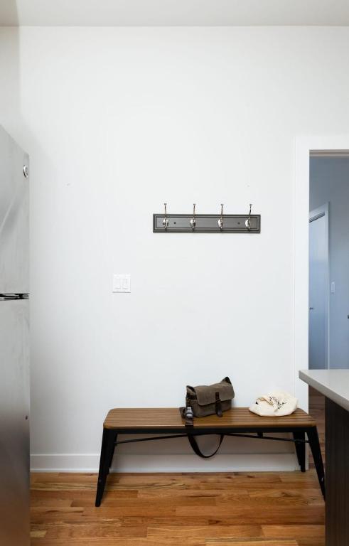 Classic DePaul 2BR with Full Kitchen by Zencity - image 2