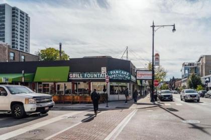 Lively Rejuvenating 1BR in Outstanding Location - image 14