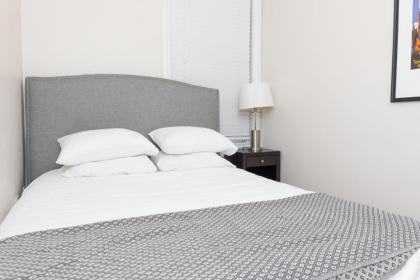 Updated Wicker Park 3BR with W&D by Zencity - image 10