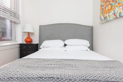 Updated Wicker Park 3BR with W&D by Zencity - image 12
