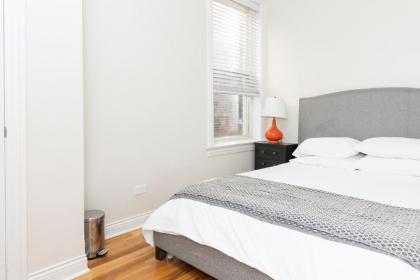 Updated Wicker Park 3BR with W&D by Zencity - image 13