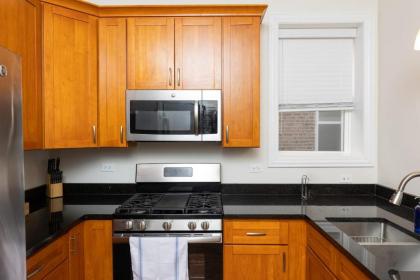 Updated Wicker Park 3BR with W&D by Zencity - image 16