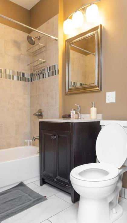 Updated Wicker Park 3BR with W&D by Zencity - image 9