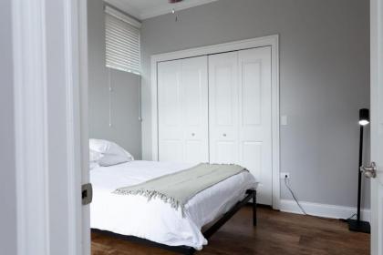 Modern River West 2BR with W&D by Zencity - image 9