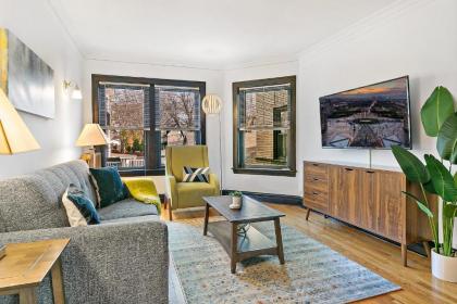 Welcoming and Trendy 1BR Apt in Vibrant North Center - image 13
