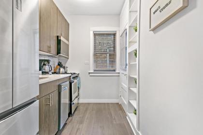 Relax and Retreat 1BR Apt in Historic Ravenswood - image 13
