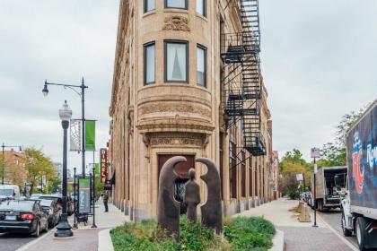 Chicago Local Vibe Residential 1BR Roscoe Village - image 15