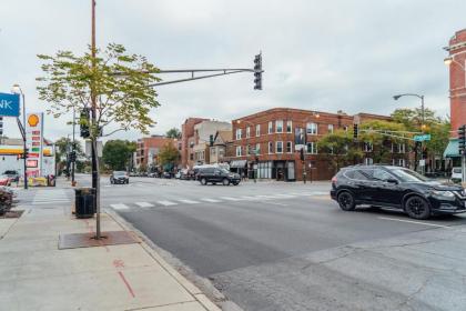 Chicago Local Vibe Residential 1BR Roscoe Village - image 16