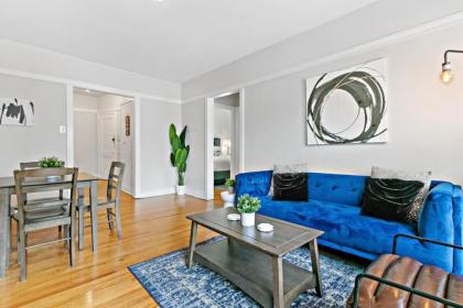 3BR Apt Beach Parks Short Getaway in Loyola Illinois