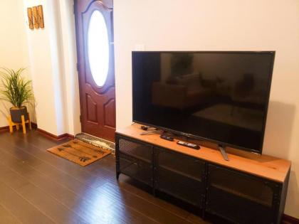 Spacious 2BR Apt plus Free Indoor Garage Parking - image 3