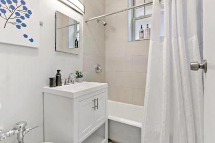 Comfy 1BR Apt Near Lakeview Shops & Restaurants - image 7