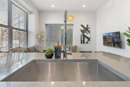 Designer's 3BR Unit - Cozy Living walk to Shops - image 17
