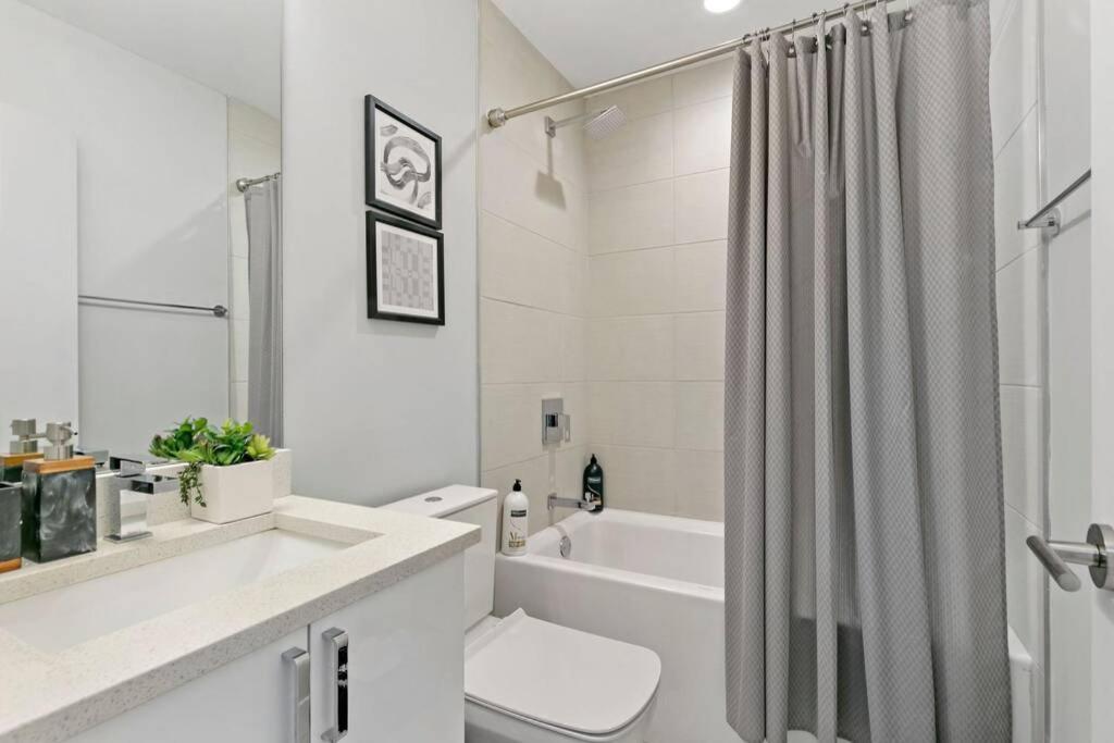 Designer's 3BR Unit - Cozy Living walk to Shops - image 3