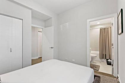 Designer's 3BR Unit - Cozy Living walk to Shops - image 6