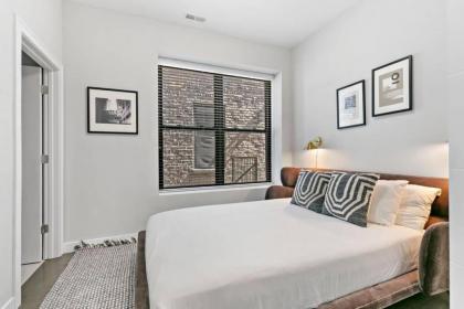 Designer's 3BR Unit - Cozy Living walk to Shops - image 7