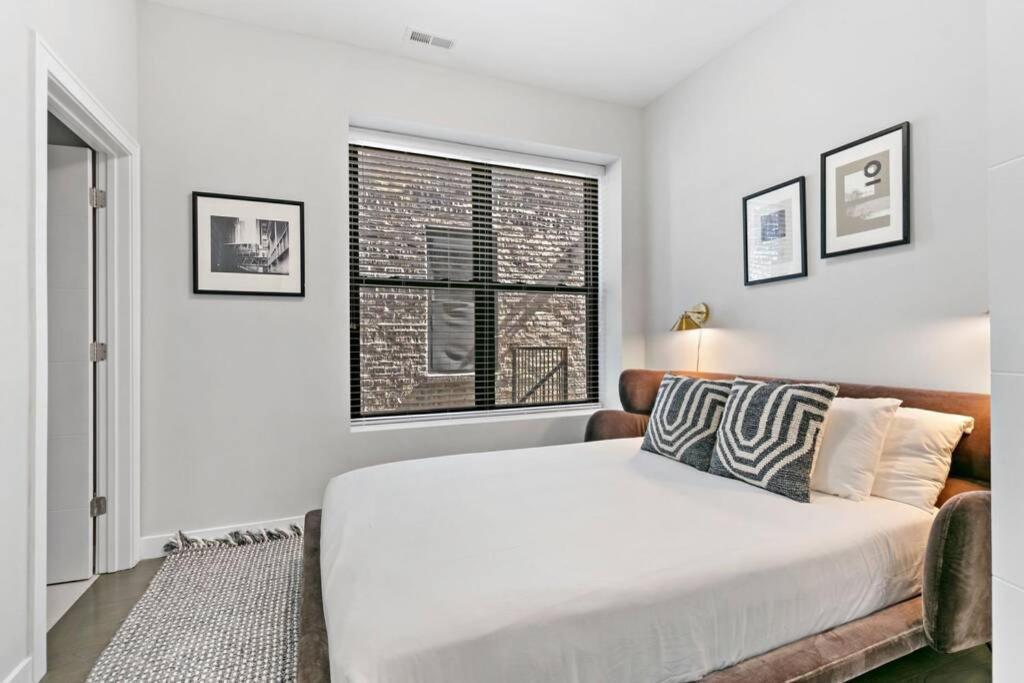 Designer's 3BR Unit - Cozy Living walk to Shops - image 7