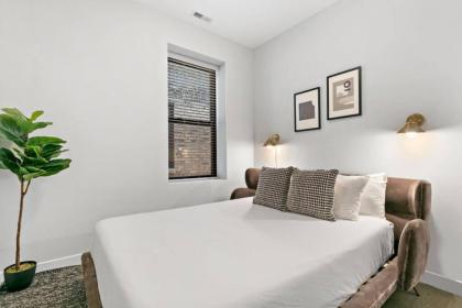 Designer's 3BR Unit - Cozy Living walk to Shops - image 8