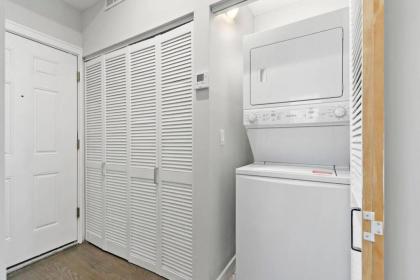 Designer's 3BR Unit - Cozy Living walk to Shops - image 9