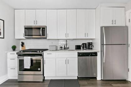 3BR on Bustling streeteasy walk to Shops & Dining - image 14