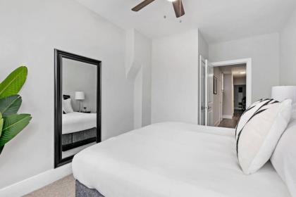 3BR on Bustling streeteasy walk to Shops & Dining - image 5