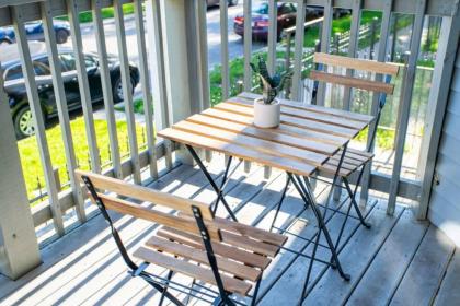 Hip and Trendy 2BR Apartment in Logan Square! - image 18