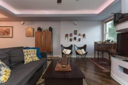 Stunning 2 Floor Apt w with Rooftop Deck!!! - image 12