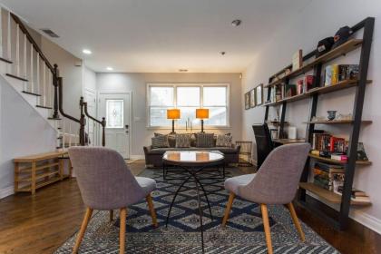 Stunning 2 Floor Apt w with Rooftop Deck!!! - image 9