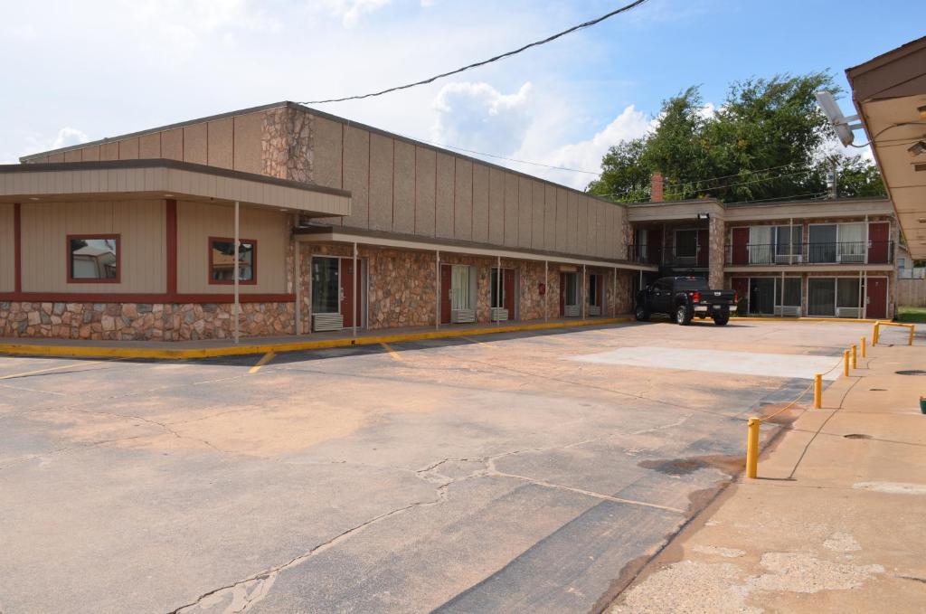 Regency Inn - image 3