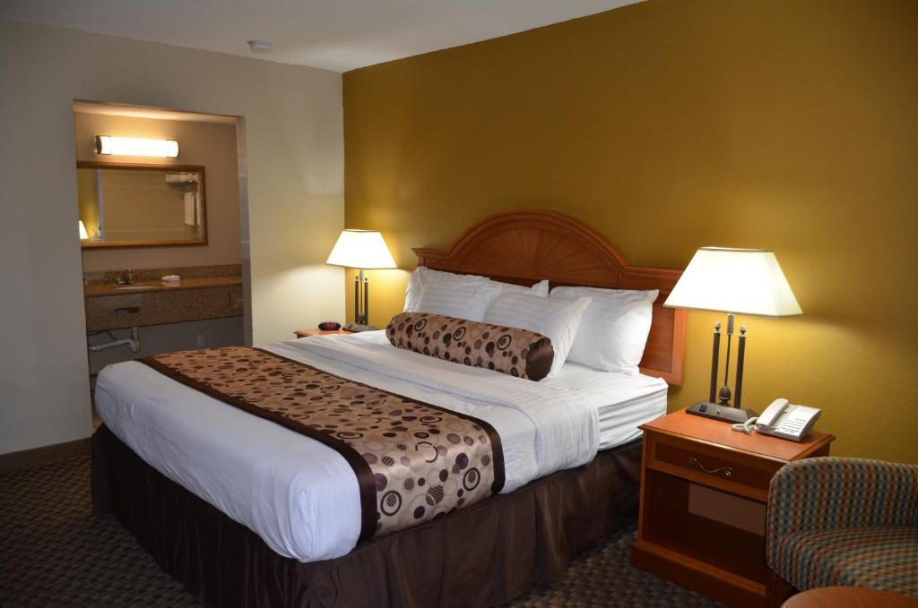 Regency Inn - image 4