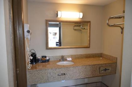 Regency Inn - image 7