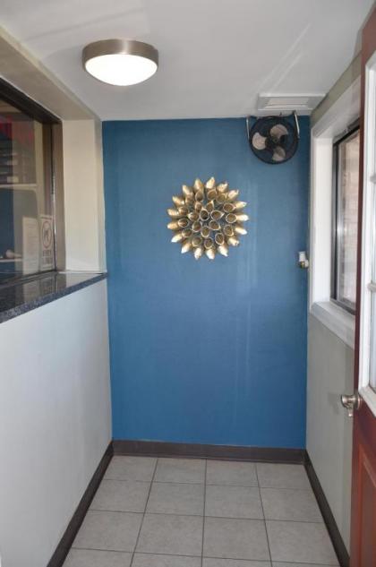Regency Inn - image 8