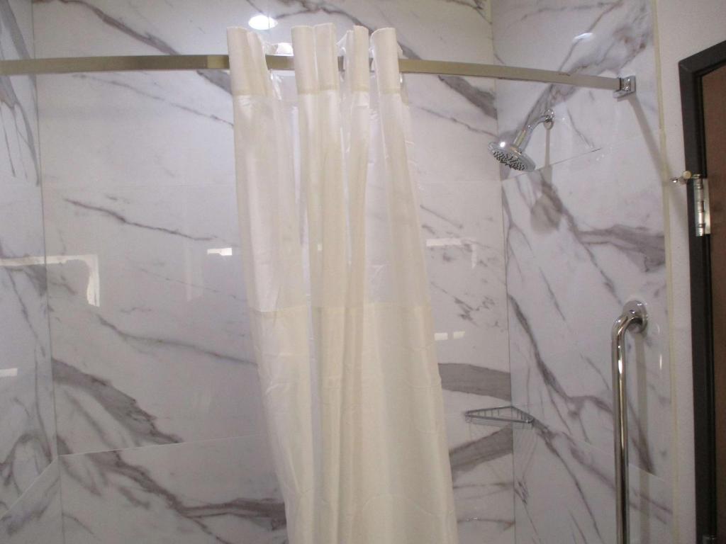 Best Western Plus Chickasha Inn - image 5